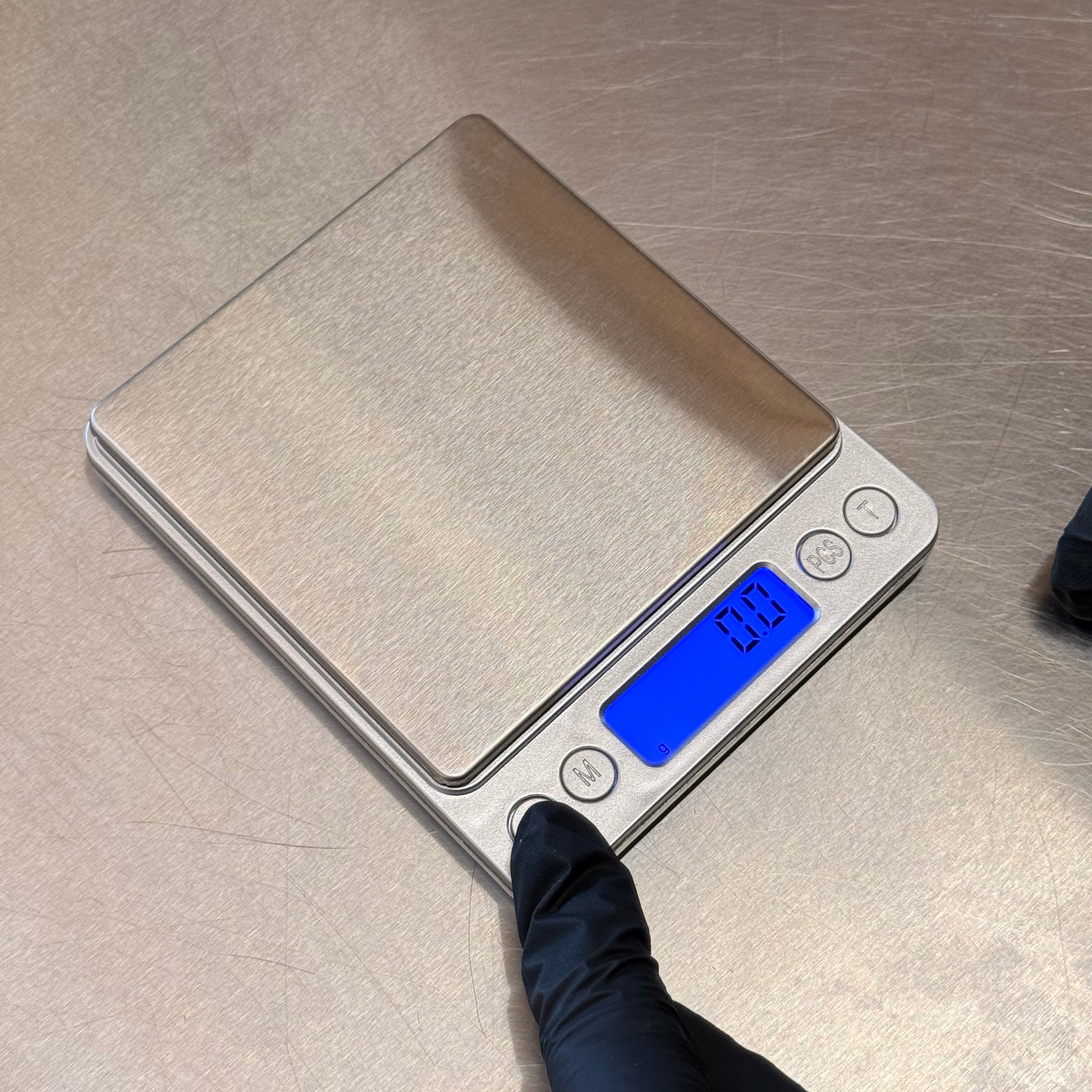 Balance numérique de précision avec écran LCD pour doser la cire et les ingrédients de bougies artisanales
