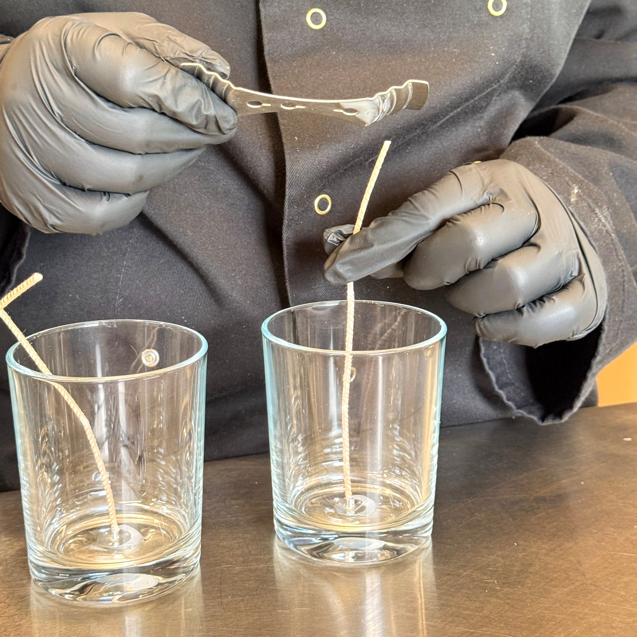 Centrage de mèches dans des pots en verre à l'aide de centreurs en acier inoxydable x50